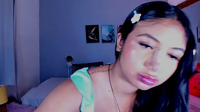 KimTaylorW online show from June 19, 3:23 am