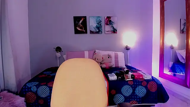 KimTaylorW online show from June 4, 2:27 am