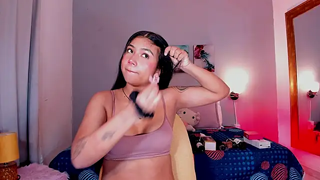 Snapshot of KimTaylorW chatting on June 1, 3:18 am KimTaylorW online show from June 1, 3:18 am