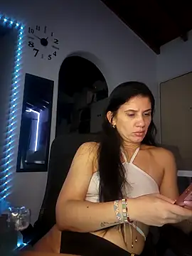 sashaaqueen online show from March 11, 5:45 am