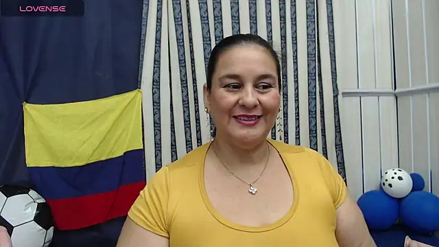 Snapshot of Sharlot_curvy chatting on June 22, 9:01 pm Sharlot curvy online show from June 22, 9:01 pm
