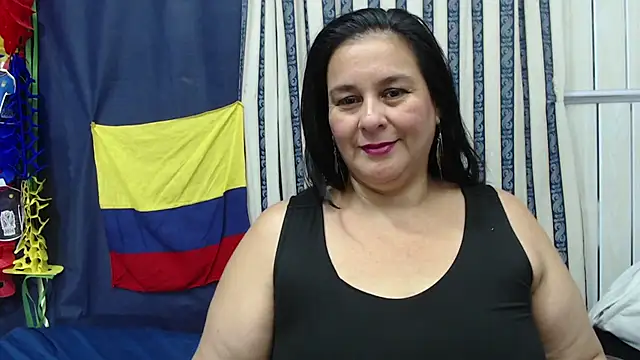 Snapshot of Sharlot_curvy chatting on June 21, 11:43 pm Sharlot curvy online show from June 21, 11:43 pm
