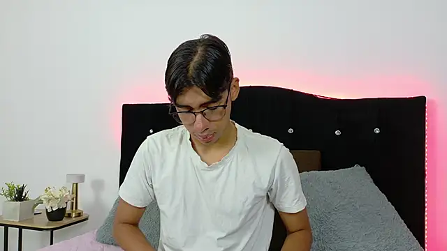 Snapshot of Eros_Lux chatting on June 19, 12:44 pm Eros Lux online show from June 19, 12:44 pm