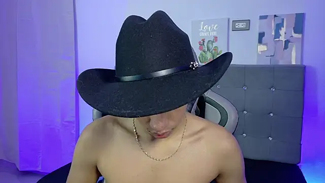 Snapshot of Eros_Lux chatting on July 10, 12:49 pm Eros Lux online show from July 10, 12:49 pm