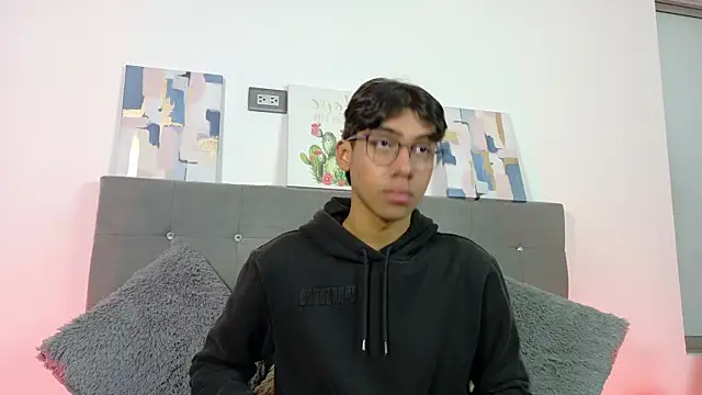 Snapshot of Eros_Lux chatting on June 10, 12:28 pm Eros Lux online show from June 10, 12:28 pm