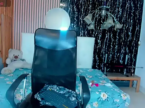 MarianaGalviz  online show from April 2, 11:17 am