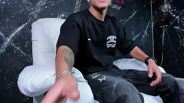 DylanRoyce  online show from March 3, 12:34 pm