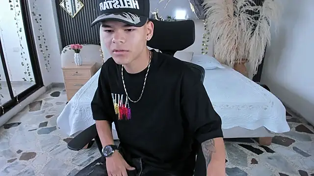 DylanRoyce  online show from March 10, 12:31 pm