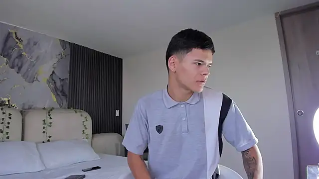 DylanRoyce  online show from March 15, 12:56 pm