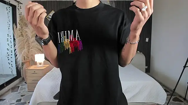 DylanRoyce  online show from March 7, 11:49 am