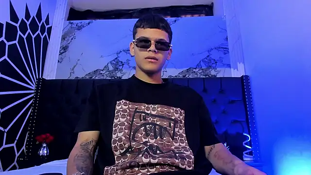 DylanRoyce  online show from March 12, 12:20 pm