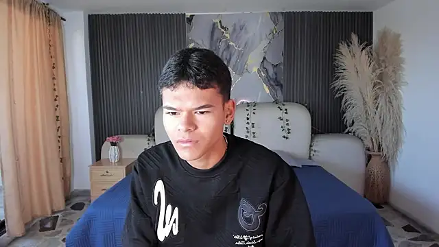 DylanRoyce  online show from March 19, 12:27 pm