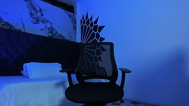 DylanRoyce  online show from March 11, 12:43 pm