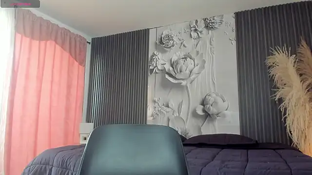 DylanRoyce  online show from March 23, 12:27 pm