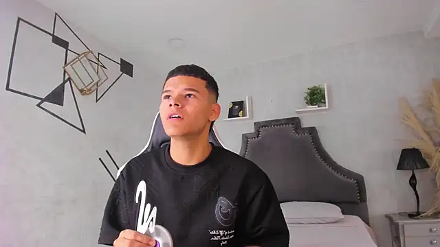 DylanRoyce  online show from June 3, 1:23 pm