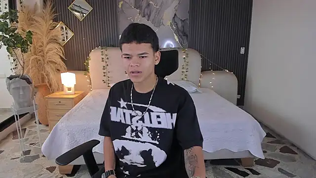 DylanRoyce  online show from March 6, 12:11 pm