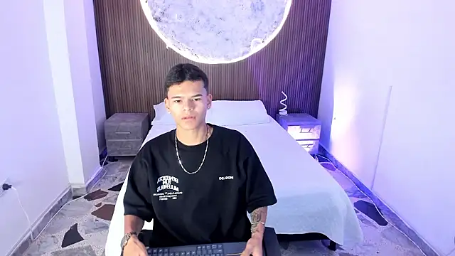 DylanRoyce  online show from March 8, 12:41 pm