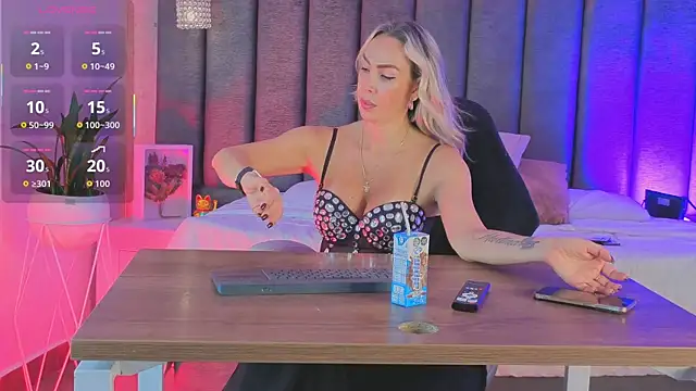 Snapshot of SophiMarin chatting on July 20, 10:11 am SophiMarin online show from July 20, 10:11 am