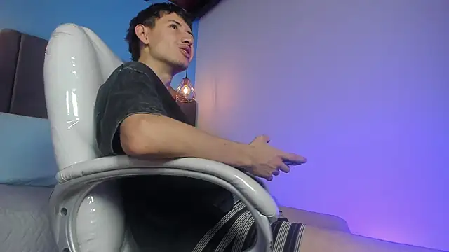 Snapshot of Dani_swagger chatting on February 26, 8:31 pm Dani swagger online show from February 26, 8:31 pm