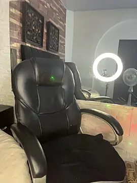 kendra leroy online show from April 14, 10:15 pm