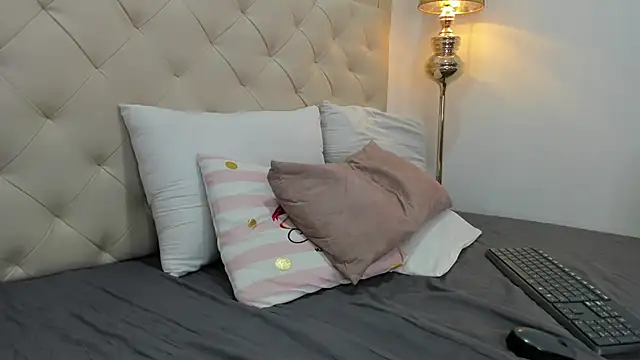 nina joyce online show from March 2, 8:38 pm