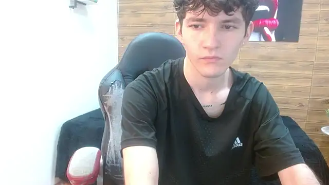 Snapshot of trevor_mob chatting on May 27, 7:43 pm trevor mob online show from May 27, 7:43 pm