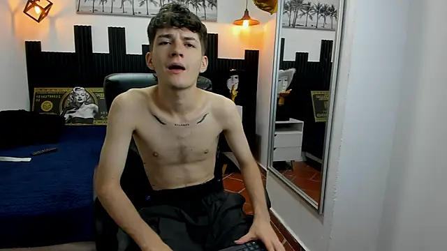 Snapshot of trevor_mob chatting on June 15, 2:17 pm trevor mob online show from June 15, 2:17 pm