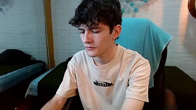 Snapshot of trevor_mob chatting on May 23, 7:40 am trevor mob online show from May 23, 7:40 am