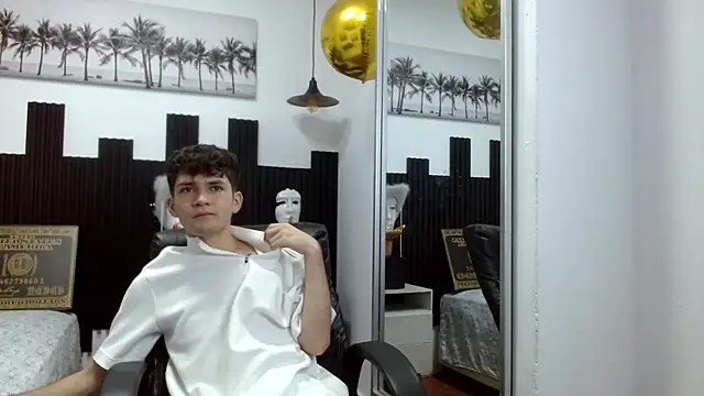 Snapshot of trevor_mob chatting on June 23, 8:29 pm trevor mob online show from June 23, 8:29 pm