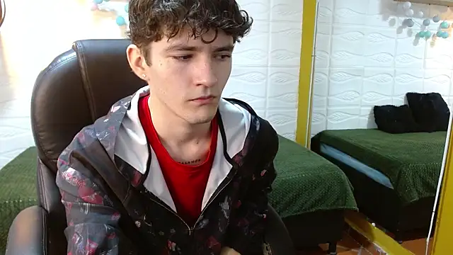 Snapshot of trevor_mob chatting on May 19, 3:52 pm trevor mob online show from May 19, 3:52 pm