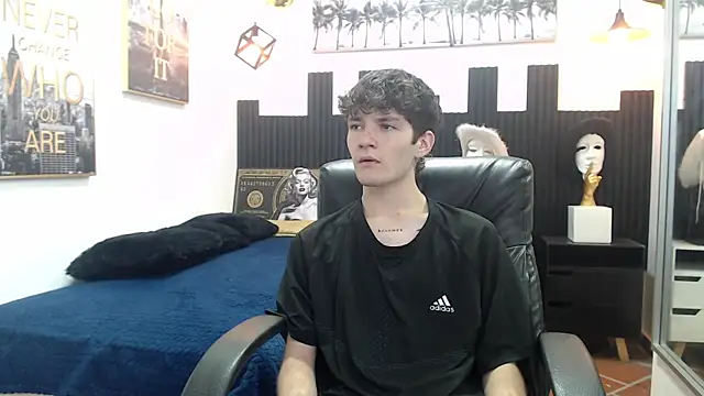 Snapshot of trevor_mob chatting on June 4, 3:49 pm trevor mob online show from June 4, 3:49 pm