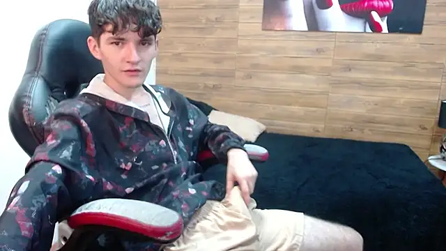 Snapshot of trevor_mob chatting on April 29, 5:30 pm trevor mob online show from April 29, 5:30 pm