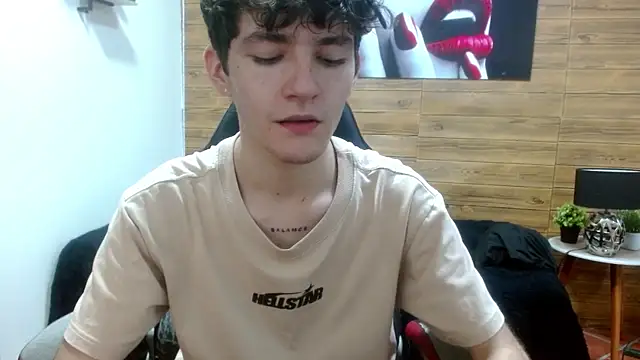 Snapshot of trevor_mob chatting on May 28, 6:03 pm trevor mob online show from May 28, 6:03 pm