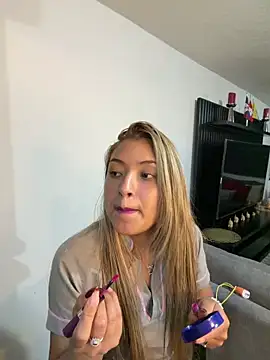 Snapshot of RubiaMorena chatting on February 24, 1:50 am RubiaMorena online show from February 24, 1:50 am