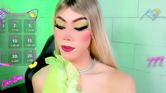 Snapshot of Gema_Jones_ chatting on June 12, 7:55 pm Gema Jones online show from June 12, 7:55 pm