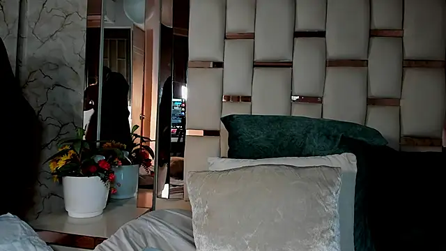 dulce lyraa1 online show from March 15, 8:05 pm