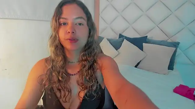 dulce lyraa1 online show from February 28, 4:23 am