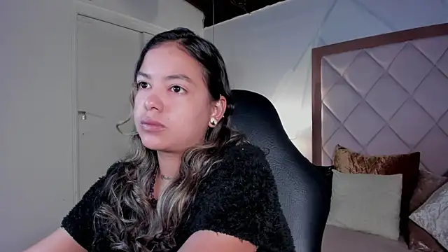 dulce lyraa1 online show from April 17, 4:59 am