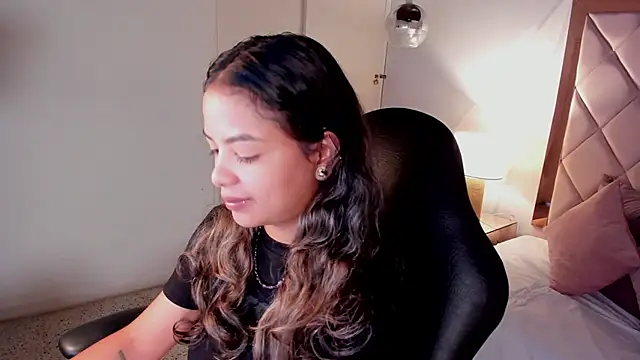 dulce lyraa1 online show from June 3, 4:46 am