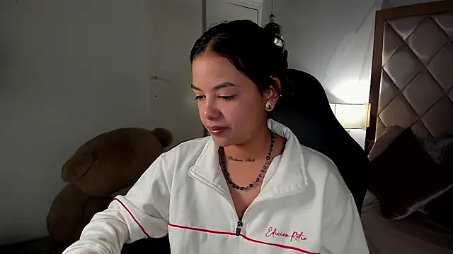 dulce lyraa1 online show from June 12, 4:10 am