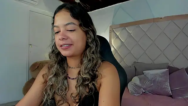 dulce lyraa1 online show from March 12, 5:34 am