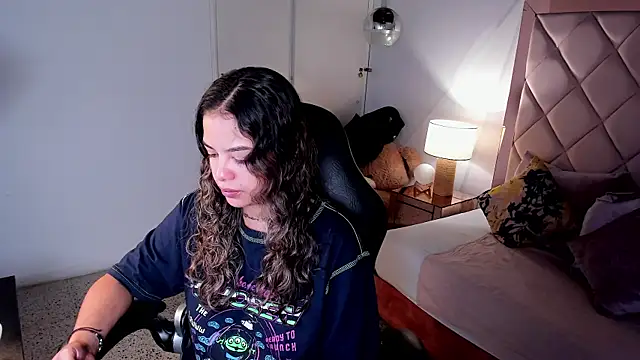 dulce lyraa1 online show from May 28, 3:58 am