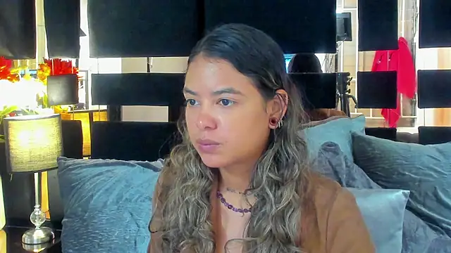 dulce lyraa1 online show from February 25, 7:30 am