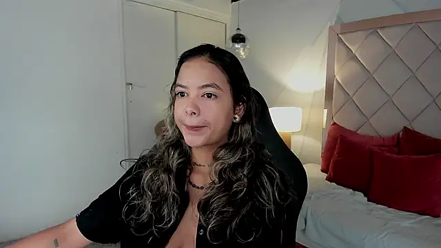 dulce lyraa1 online show from March 7, 5:25 am