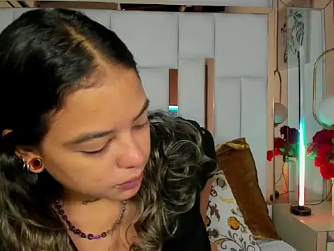 dulce lyraa1 online show from March 13, 10:48 pm