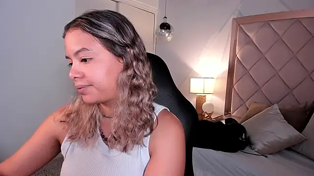 dulce lyraa1 online show from July 7, 8:18 am