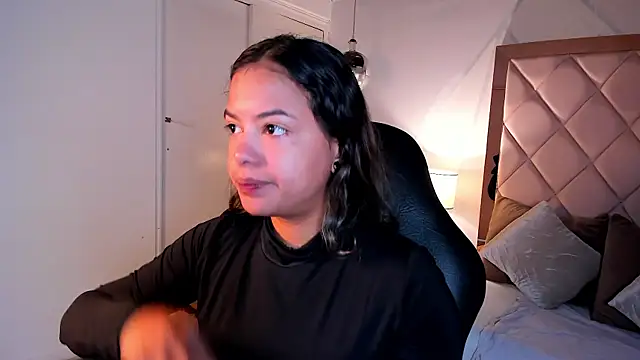dulce lyraa1 online show from May 26, 4:43 am