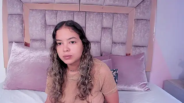 dulce lyraa1 online show from April 5, 8:15 pm