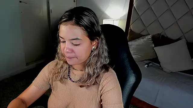 dulce lyraa1 online show from July 9, 4:24 am