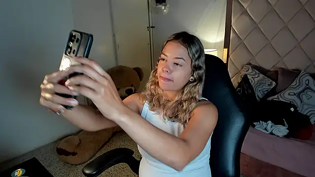 dulce lyraa1 online show from June 27, 5:24 am